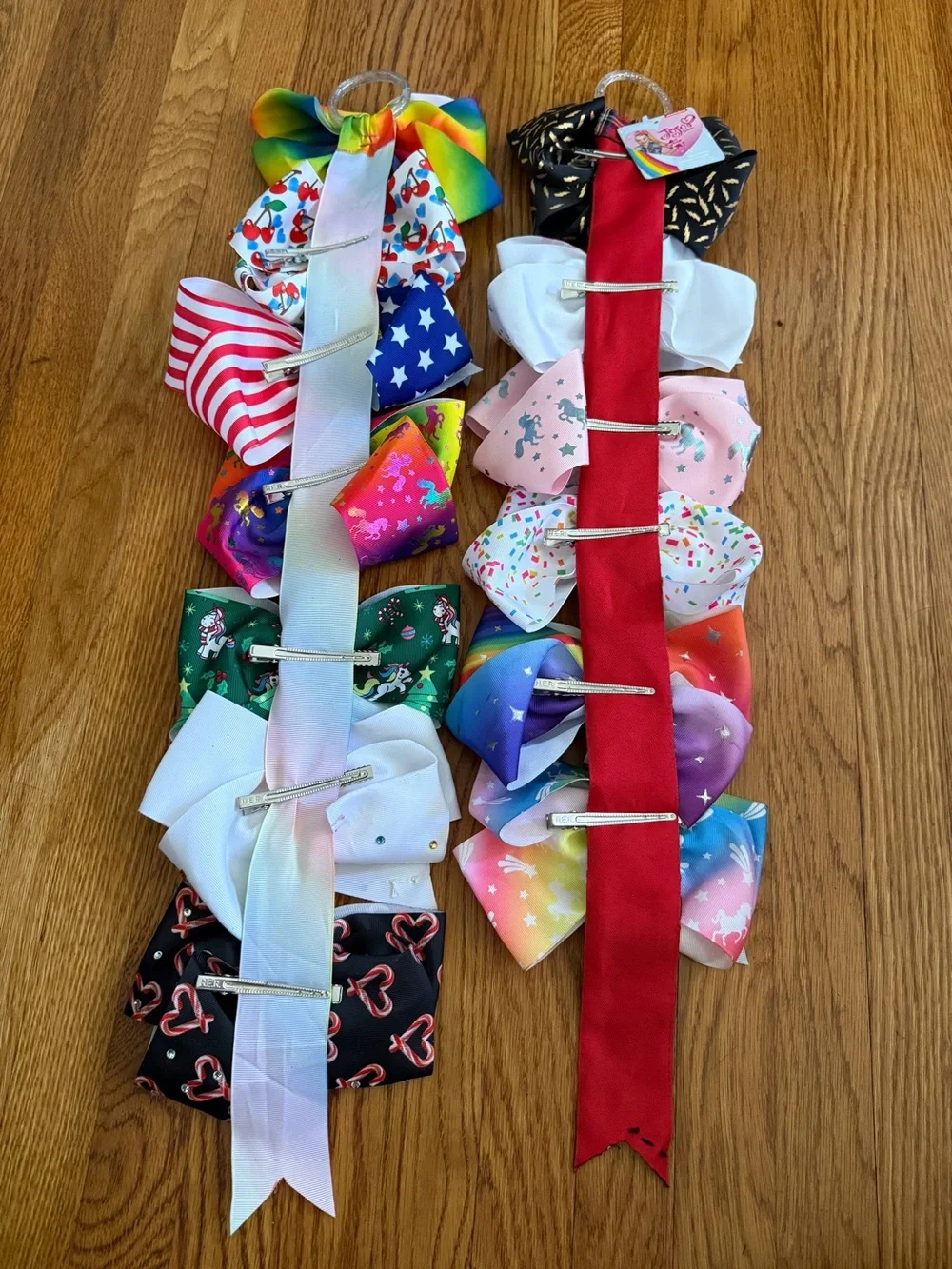 Jojo Siwa large cheer bows and two bow hangers